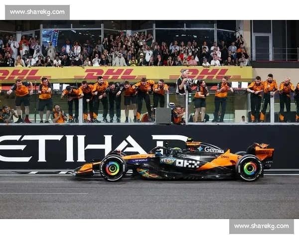 F1年度总冠军揭晓赛季精彩瞬间与传奇车手故事盘点 F1年度总冠军揭晓赛季精彩瞬间与传奇车手故事盘点