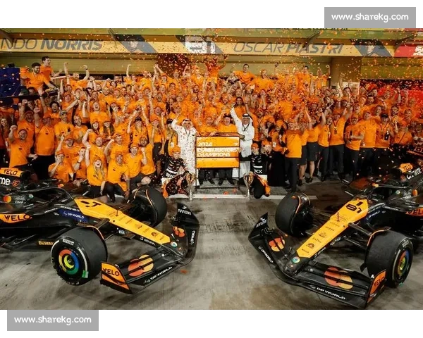 F1年度总冠军揭晓赛季精彩瞬间与传奇车手故事盘点 F1年度总冠军揭晓赛季精彩瞬间与传奇车手故事盘点
